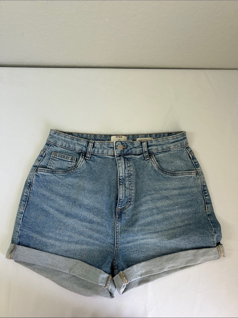 Cotton On Womens Size 34 High Rise Classic Stretch Denim Shorts Light Wash Cuff